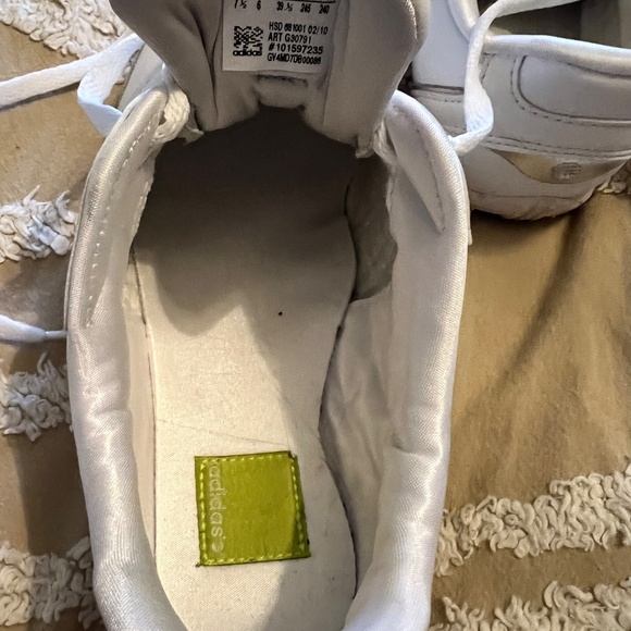 Like new retro adidas shoes - Picture 4 of 5